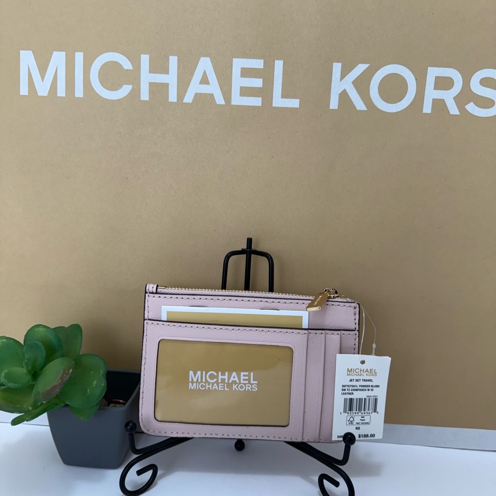 Michael Kors Card Holder Keychain - Picture 4 of 8